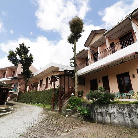 Villa Keluarga Bre Batunanggar Berastagi Eksteriør bilde