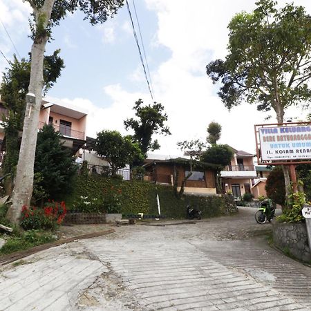 Villa Keluarga Bre Batunanggar Berastagi Eksteriør bilde